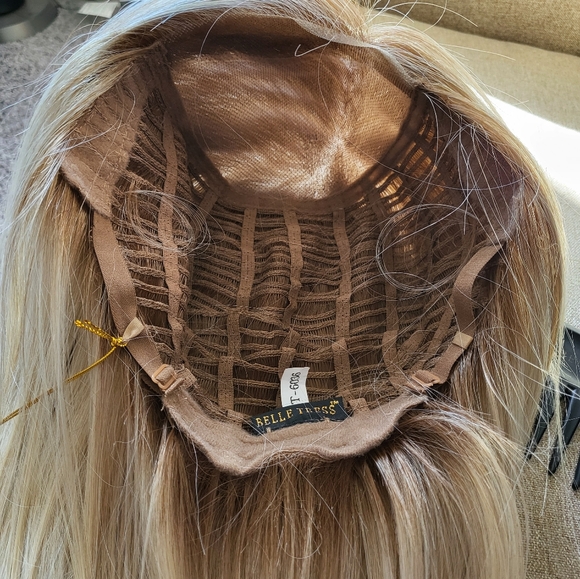 Belletress wig MOVING NEED TO SELL BY THIS WEEKEND LOWEREST PRICE - Picture 6 of 7